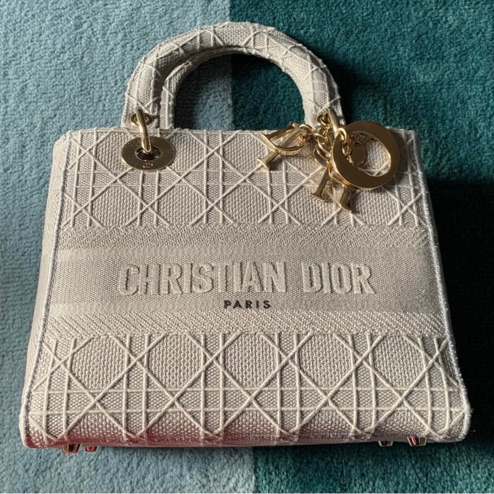 Lady D-Lite Bag Cannage Embroidered
Canvas Medium